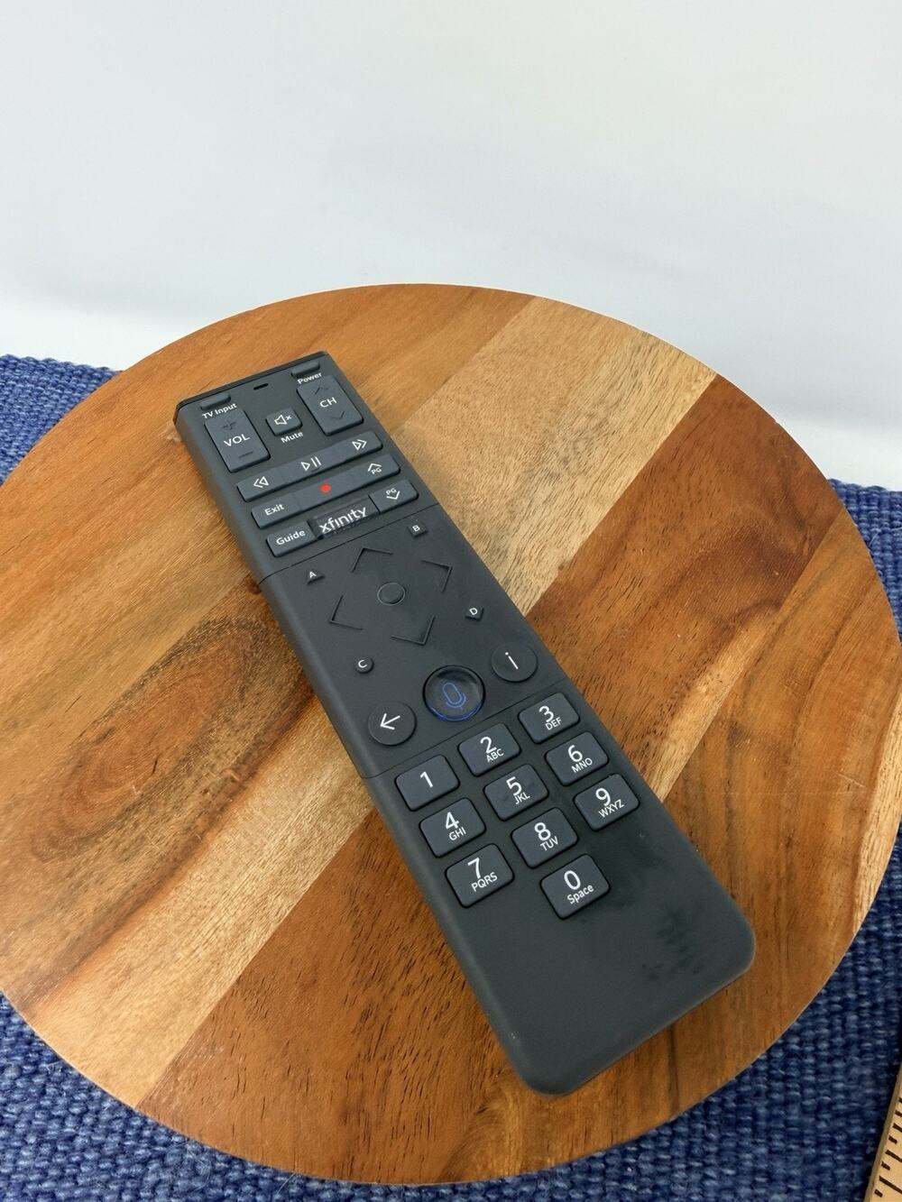 XR15 V2 UQ Wedge Gray Voice Remote Control X1 Comcast Xfinity